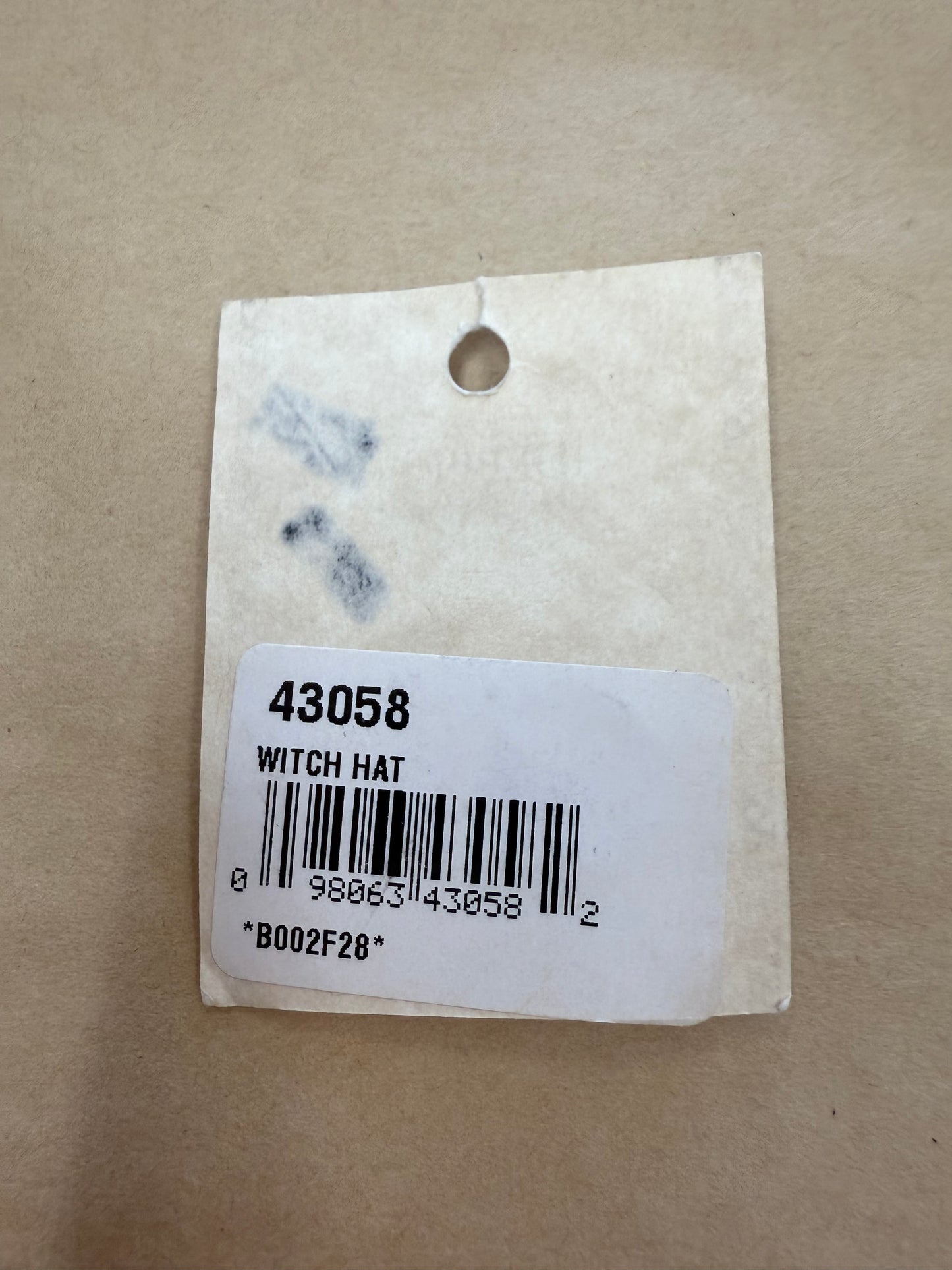 Witch Hat Button 43058 Debbie Mumm by Mill Hill