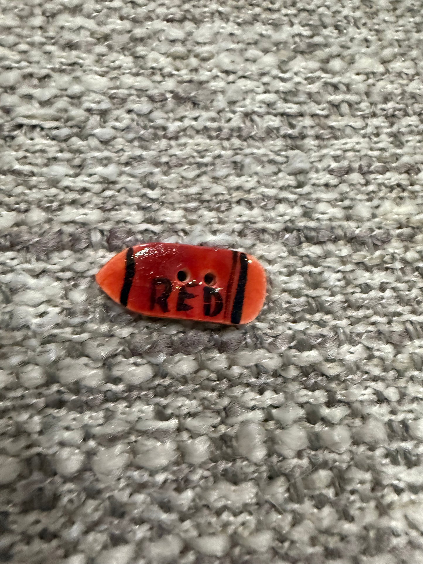 Crayon, red button Mill Hill