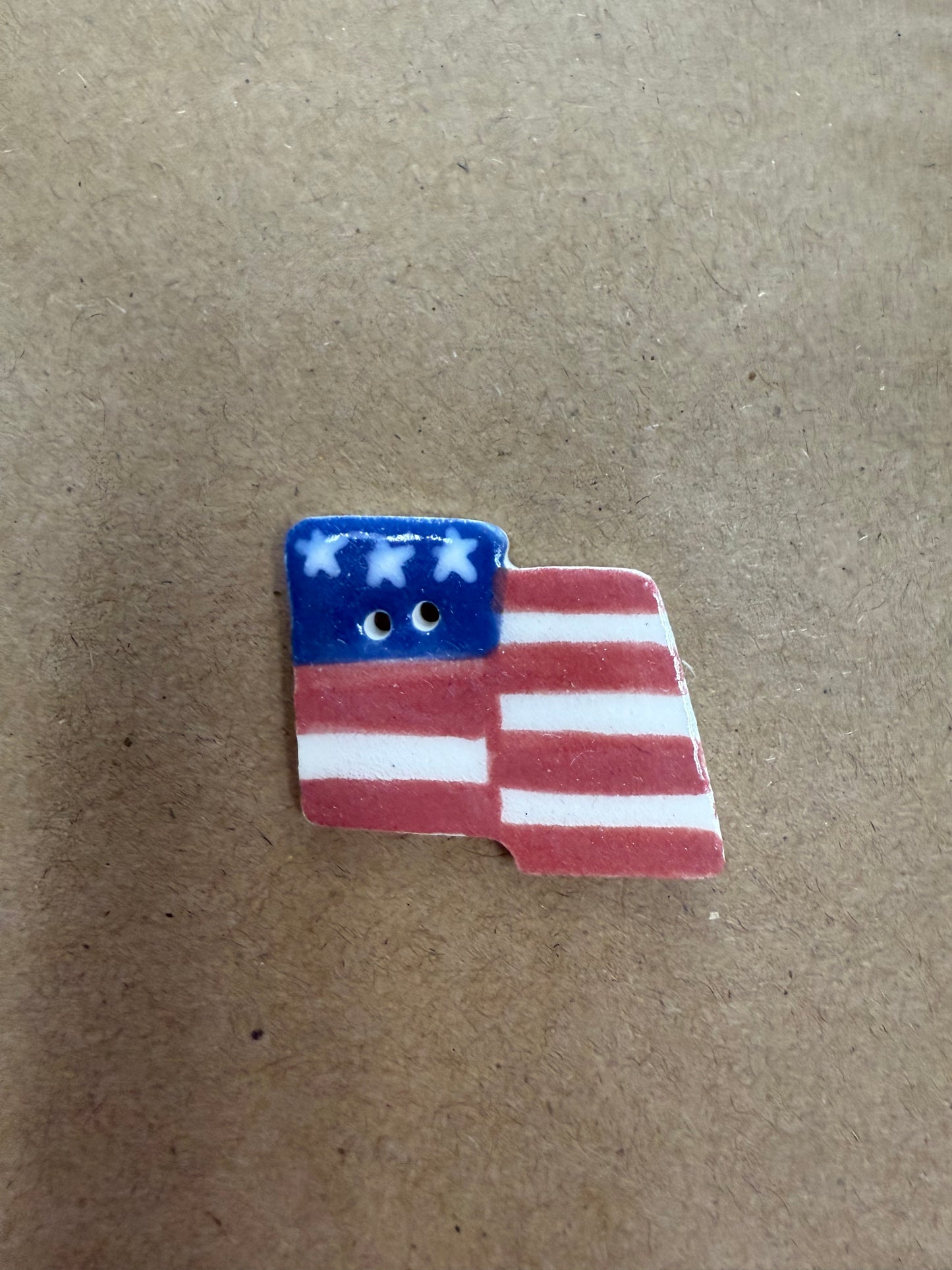 Flag button (Large) by Mill Hill