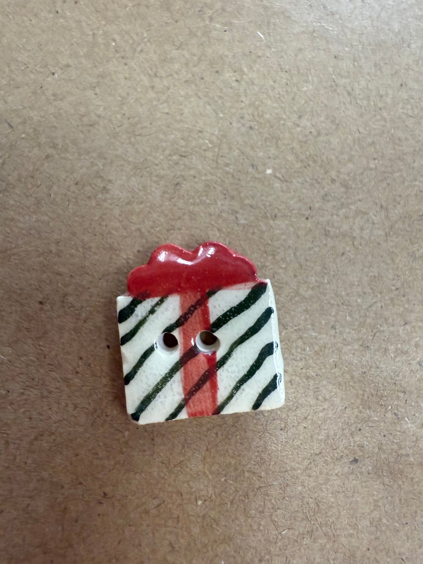 Gift box, large green striped/red bow porcelain button