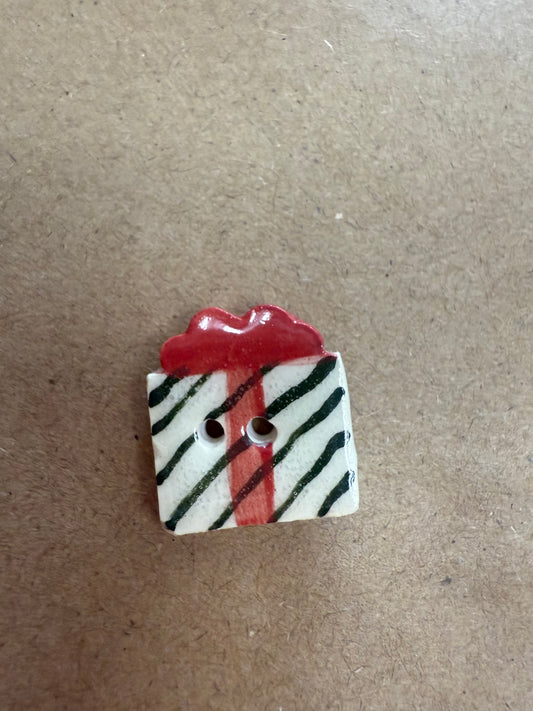 Gift box, large green striped/red bow porcelain button