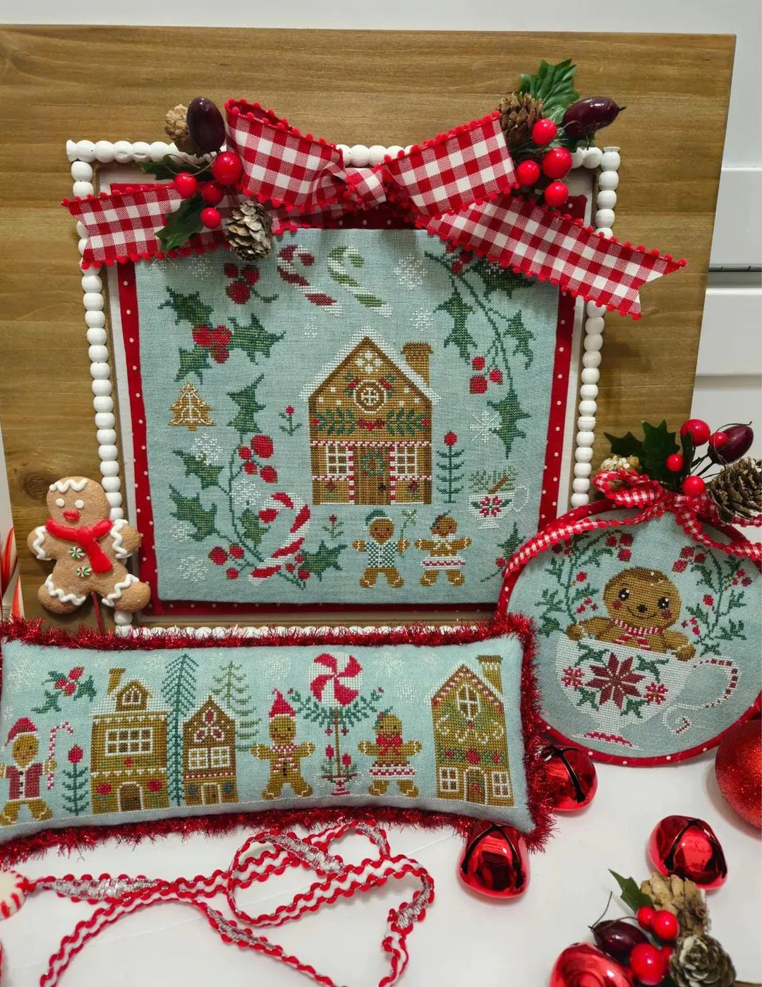 Gingerbread Village - Quaint Rose Needlearts