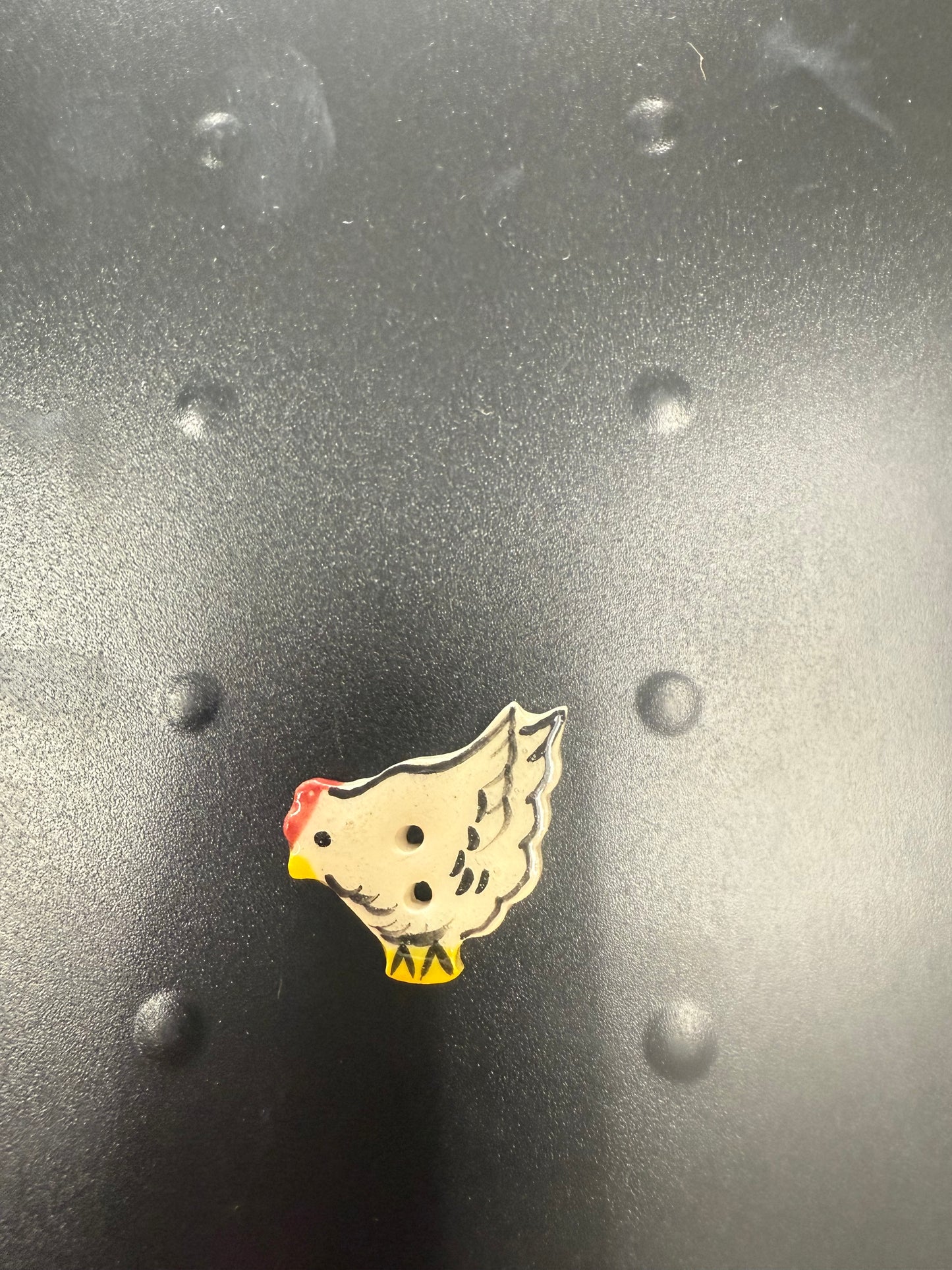 Chicken button by Mill Hill